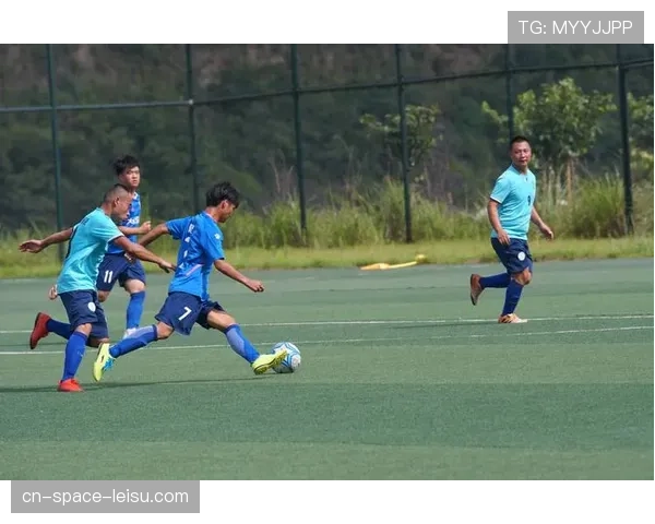 通讯：一场保级战通过乡村大屏直播，探索下沉市场的足球商业潜力
